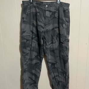 MEN's Gray Camouflage Cargo Pants